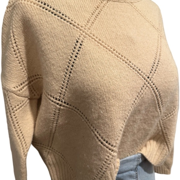 Beautiful cropped sweater made in Italy 💕 - Picture 7 of 8